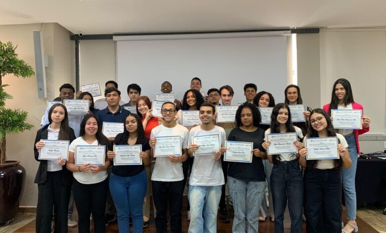 Nurap forma 27 jovens na 8° edição do Curso Preparatório Valorizando Talentos em parceria com a Robert Half